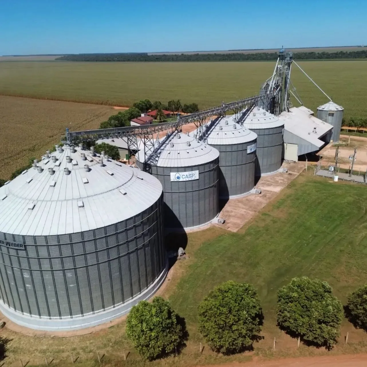 Silos metálicos de armazenagem de grãos